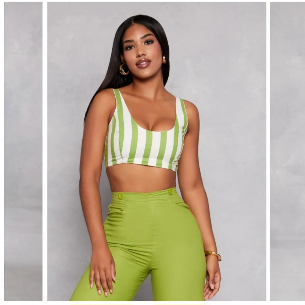 💕😁Gorgeous Woman's Striped Scoop Neck Crop Top - Size Small- Lime Green❣️💕